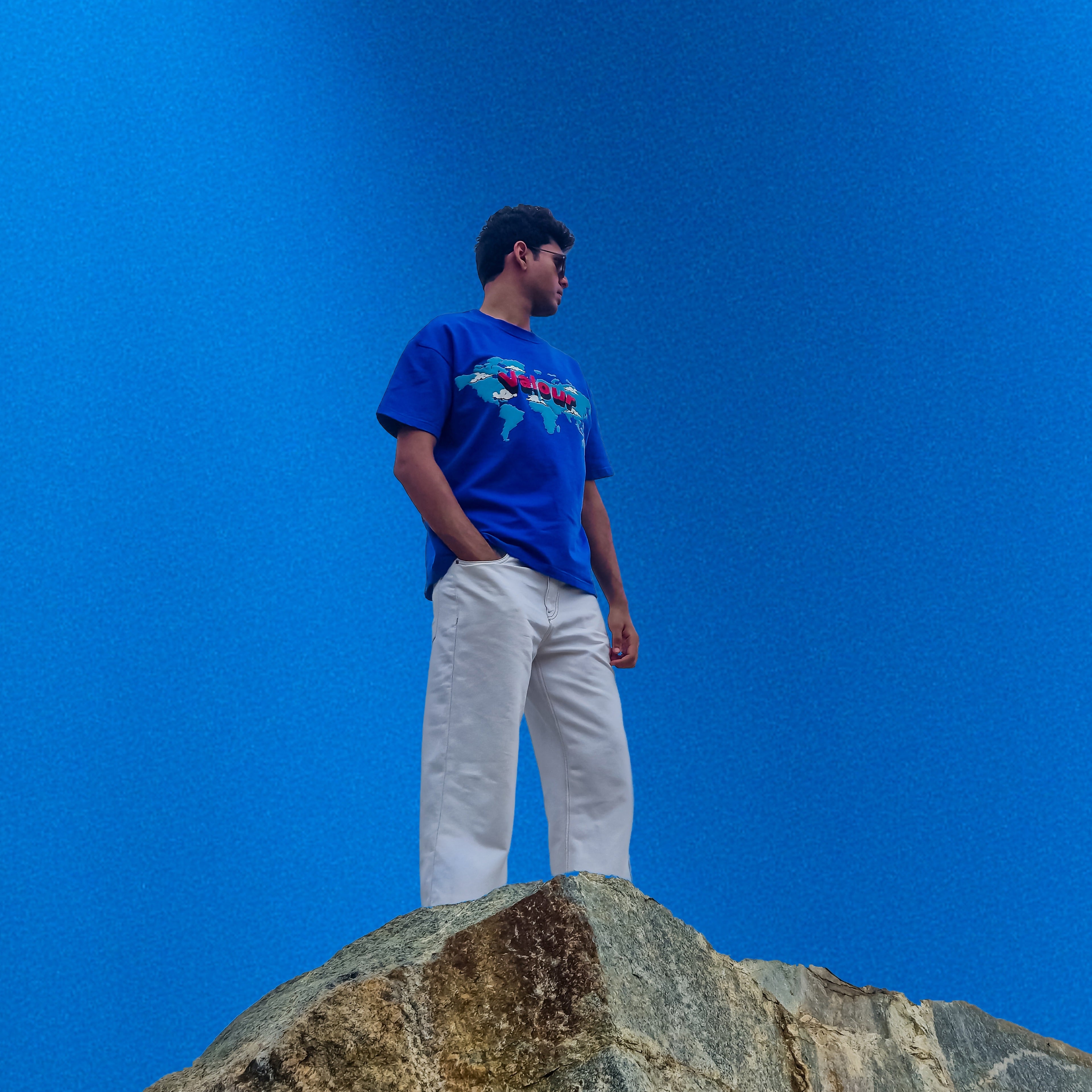 The Art of the Oversized Fit: 5 Ways to Style a Graphic Tee